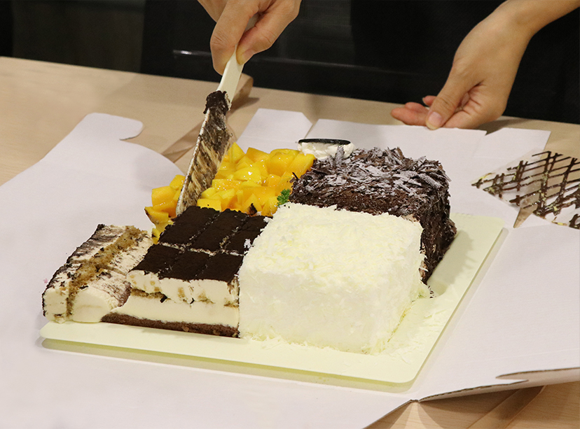 切蛋糕.jpg 切蛋糕.jpg