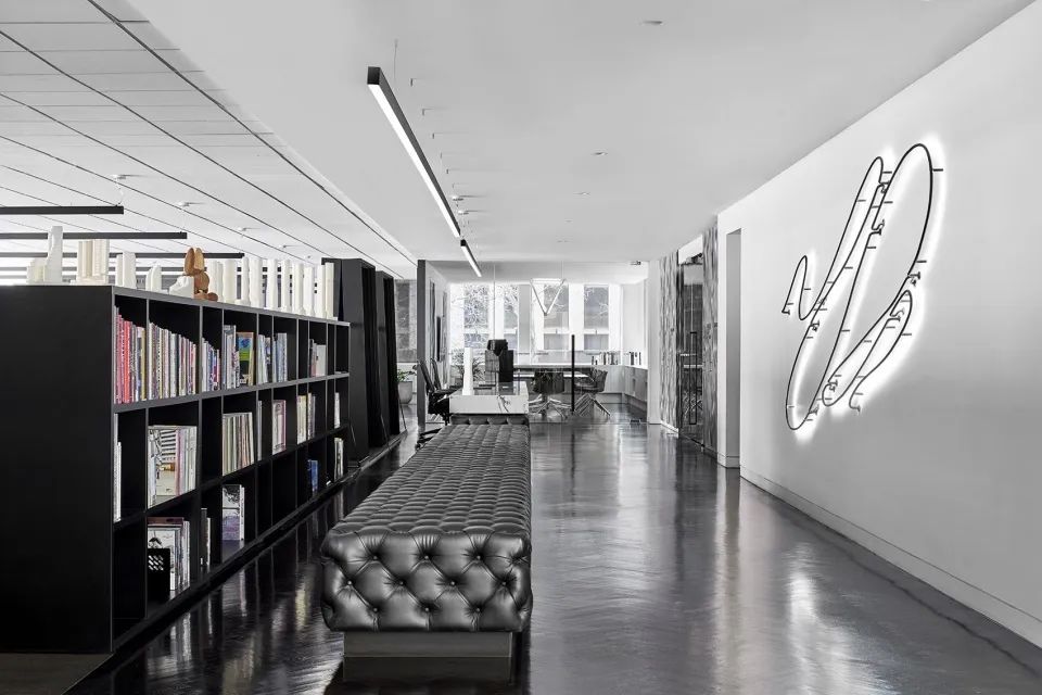 黑白辦公室休閑區(qū)設(shè)計效果圖