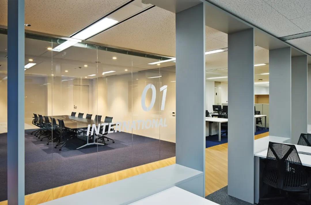 現(xiàn)代辦公室會議室設(shè)計圖片