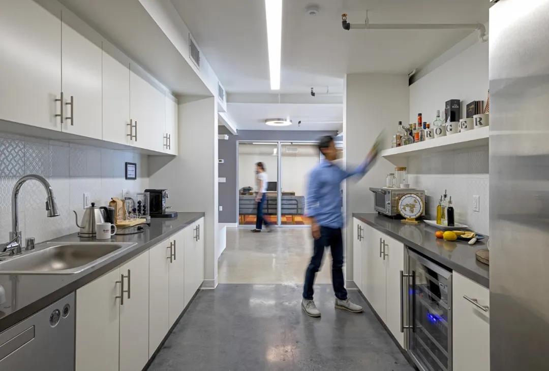 工廠改造辦公室廚房裝修圖片