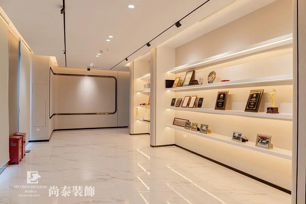 科技公司辦公室榮譽展區(qū)裝飾效果圖