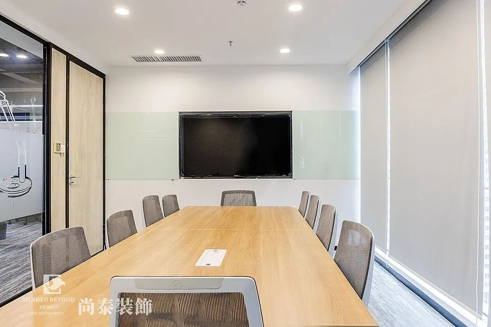 電子產(chǎn)品公司辦公室會(huì)議室裝修實(shí)景圖