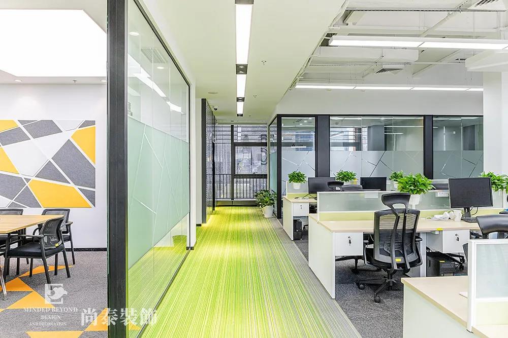 金融科技公司開放辦公區(qū)設(shè)計裝修實景圖