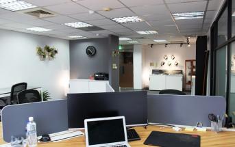 辦公室裝修效果圖：改造前后大不同！美感、效率兼顧的美式休閑辦公室