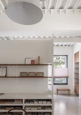 辦公室裝修公司：工作與生活的完美結(jié)合！復(fù)層建筑里辦公空間與選物店混搭，讓異材質(zhì)激發(fā)創(chuàng)作靈感