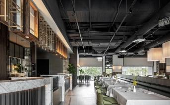 金屬與紳士綠的完美演繹！經(jīng)典西餐廳“雅室牛排”開擴嶄新食尚饗宴