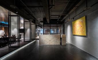 時(shí)尚靈感誕生地！有型有款的現(xiàn)代風(fēng)辦公室裝修設(shè)計(jì)，穿梭時(shí)髦潮流的設(shè)計(jì)之旅！