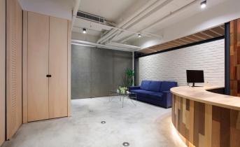 我的行事風(fēng)格就是不呆板！25 年老屋蛻變?yōu)楠毺毓I(yè)風(fēng)辦公室 